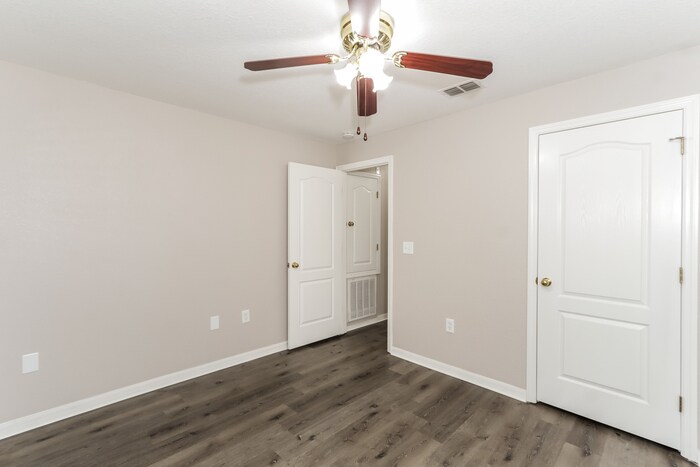 Building Photo - 7661 Canterbury Cir