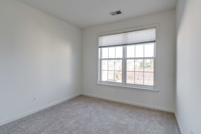 Building Photo - 6327 Dunn Ct