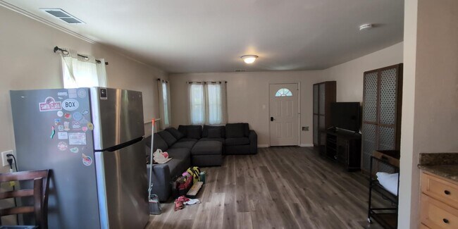 Building Photo - 750 Bellomy St