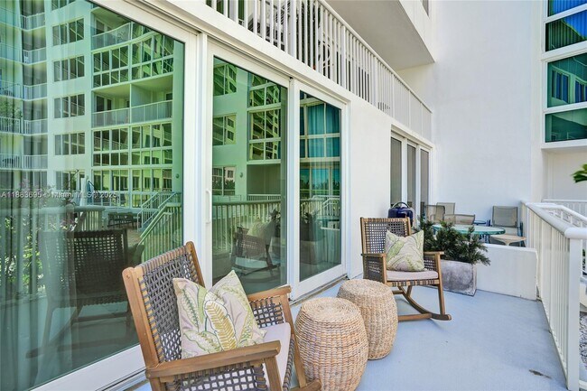 Building Photo - 5401 Collins Ave