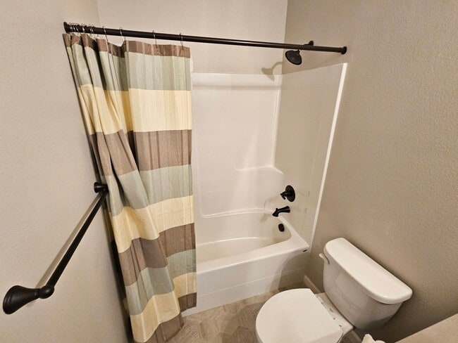 Building Photo - 1400 Dahlia St