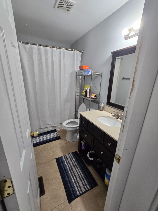 Building Photo - 72A