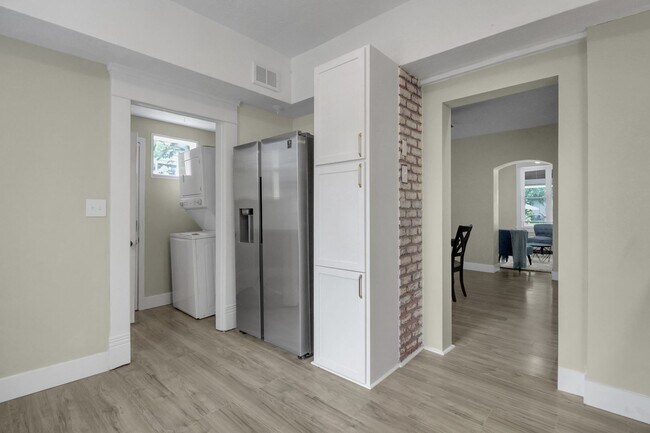 Building Photo - 570 Southwood Ave