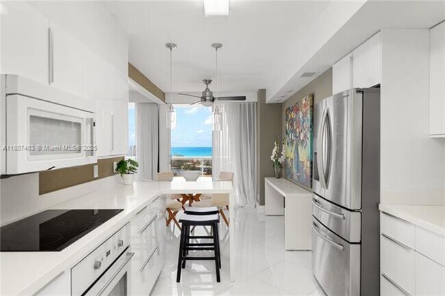 Building Photo - 3640 Yacht Club Dr
