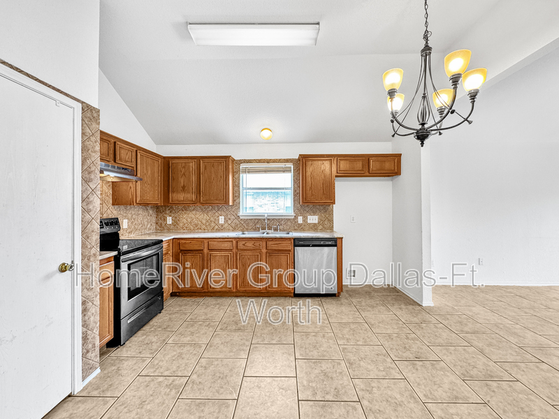 Building Photo - 3214 Creekside Dr