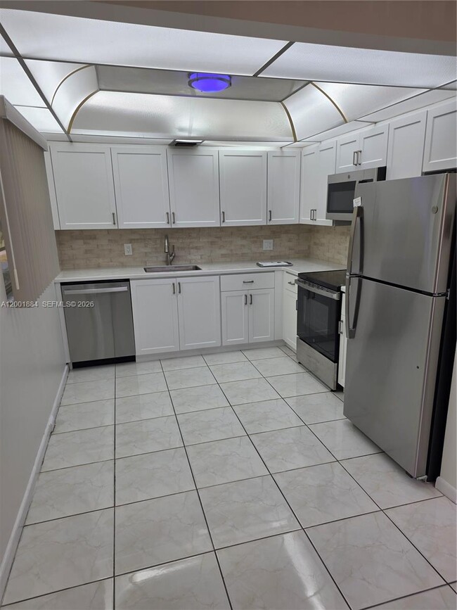 Building Photo - 13250 SW 4th Ct