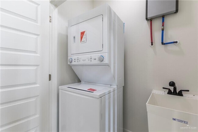 Building Photo - 14 Providence Ave