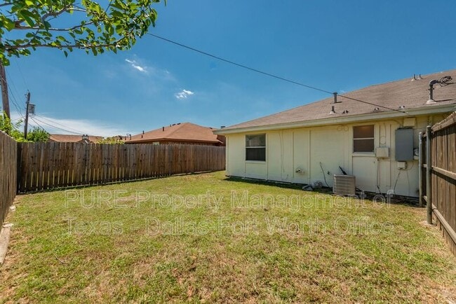 Building Photo - 731 Bluebonnet Dr