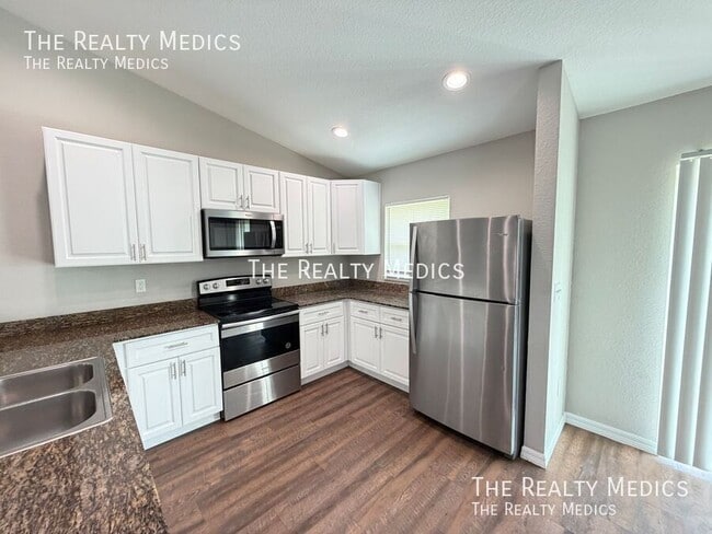 Building Photo - 4781 SW 166th Ln