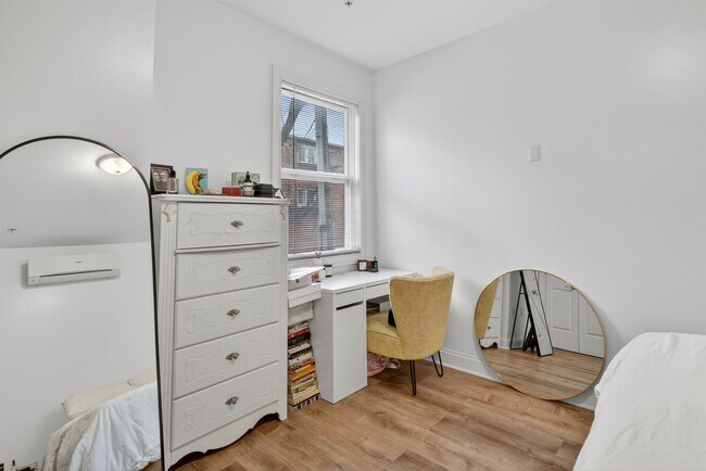 Building Photo - 140 36th St