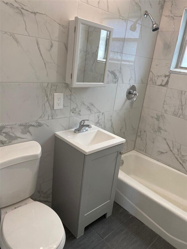 Building Photo - 824 84th St