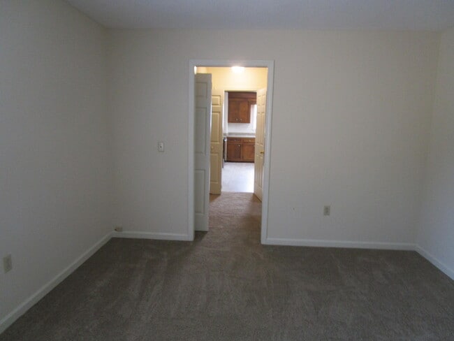 Building Photo - 110 Delorme Ct