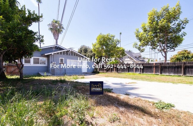 Building Photo - Duplex - 2 Bedroom/ 1 Bath - Santa Ana