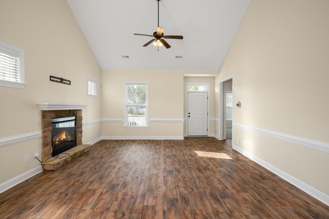 Building Photo - 2508 Chelsea Dr NW