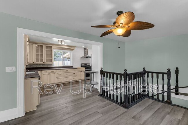 Building Photo - 309 E 200 S