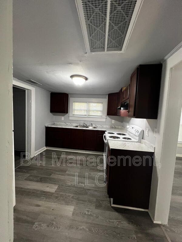 Building Photo - 1334 W Poplar St