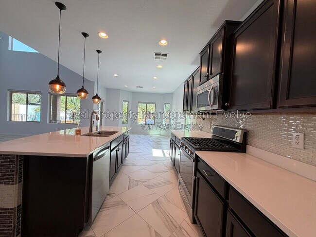 Building Photo - 5164 W Quail Track Dr