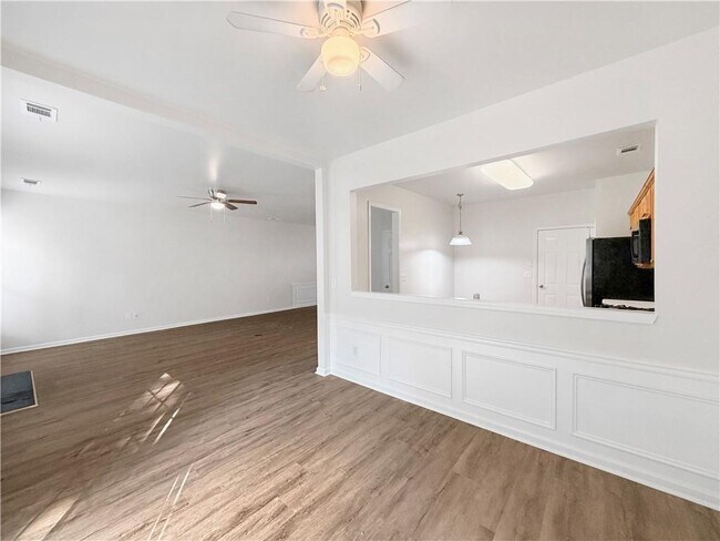 Building Photo - 2425 Fairlie Dr