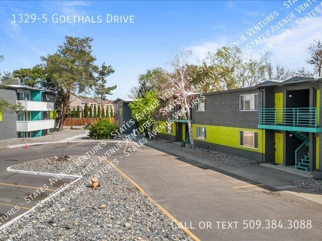 Building Photo - 1329 Goethals Dr