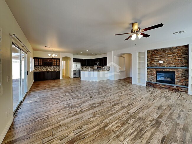 Building Photo - 8135 W Deanna Dr