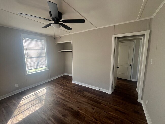 Building Photo - Freshly remodled 3 BR 1 Bath home