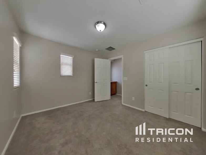 Building Photo - 14132 W Country Gables Dr
