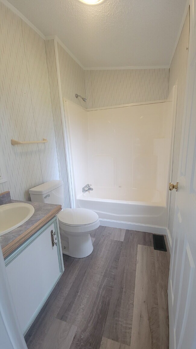 Building Photo - " 2-Bed, 2-Bath Mobile Home Retreat in Tan...