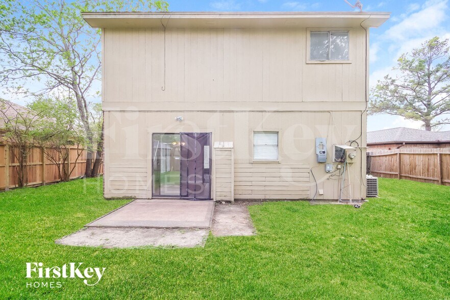 Building Photo - 10622 Lofty Pines Dr