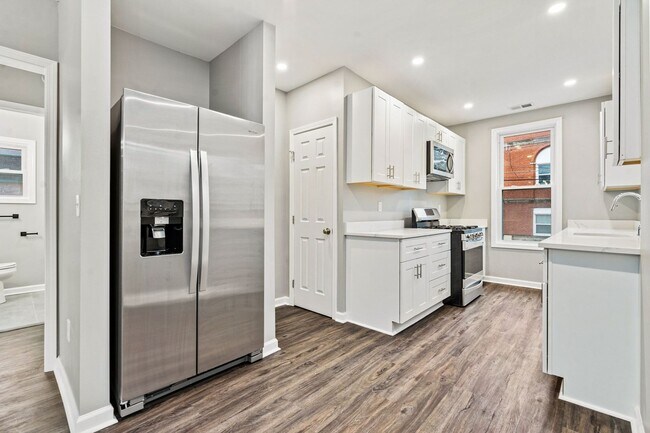 Building Photo - 301 Rochelle St