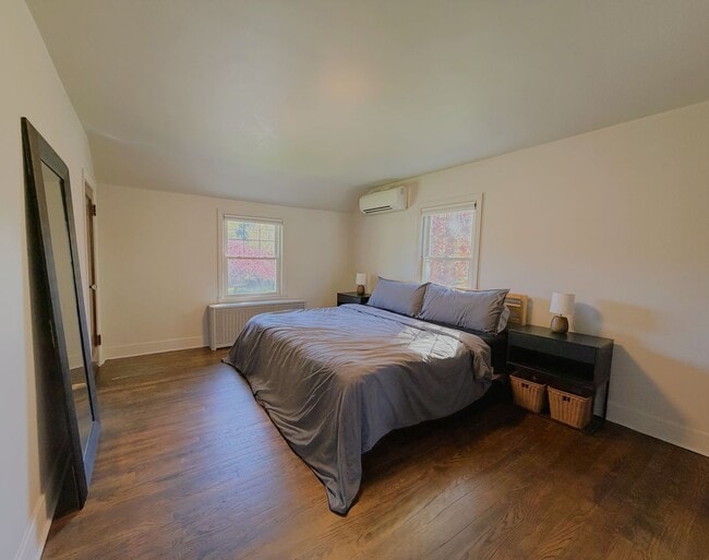 Building Photo - Elegant Single-Family Home with Chef’s Kitchen & Private Yard