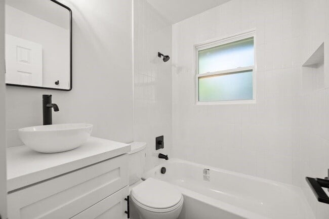 Building Photo - Chaparral Cottage N/M