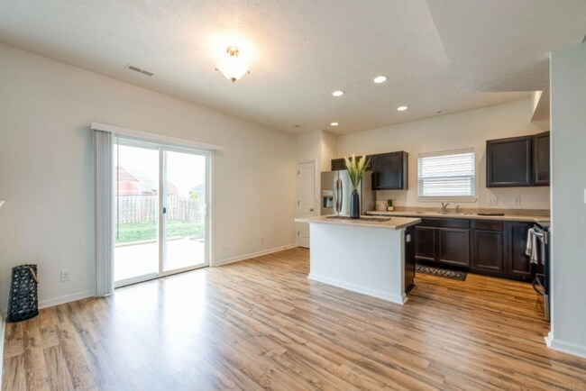 Building Photo - 4 Bedroom, Two Story House in Avalon Bluff...