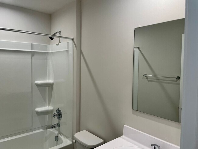 Building Photo - Gorgeous Locust Thicket Townhome