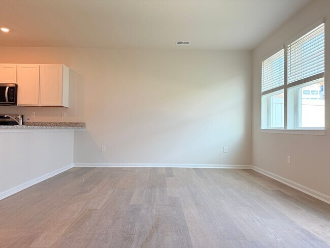 Building Photo - 529 Colette St