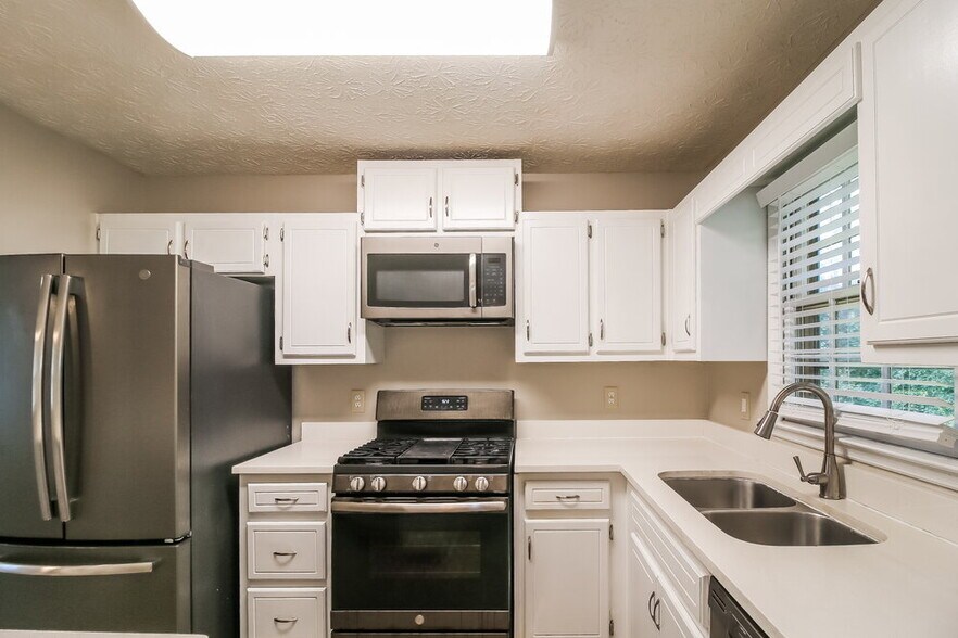 Building Photo - 80 Belmont Park Ln