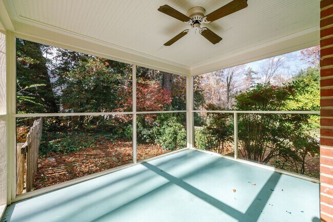 Building Photo - Stratford Hills Brick Ranch