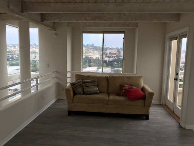 Loft - 1464 Loma Dr