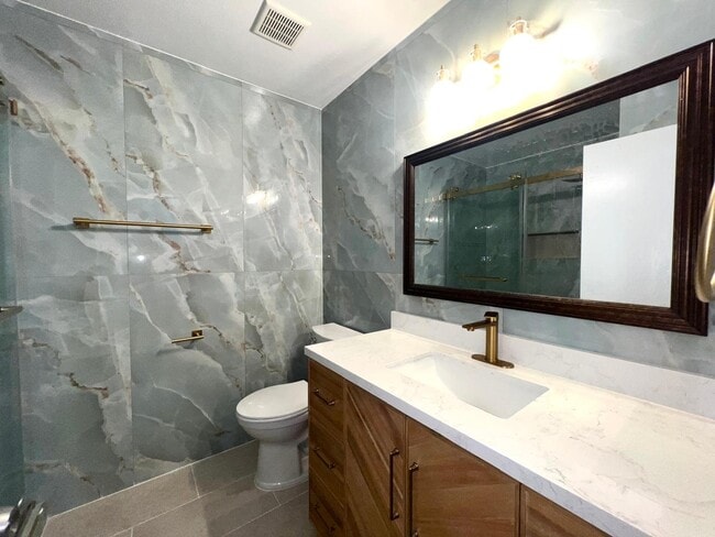 Building Photo - 9732 Pettswood Dr
