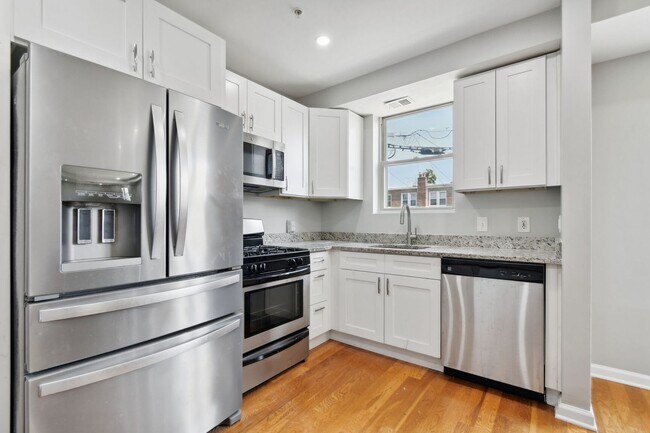 Building Photo - Available Now! 2 Level, 2 Bedroom Condo in...