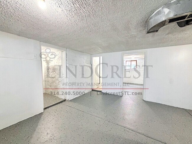 Building Photo - 4840 Gardenville Ave