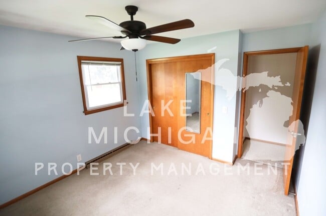 Building Photo - 14750 Parkwood Dr