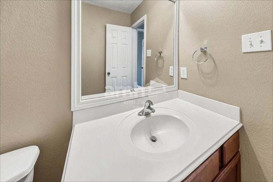 Building Photo - 1711 Mickle Creek Dr