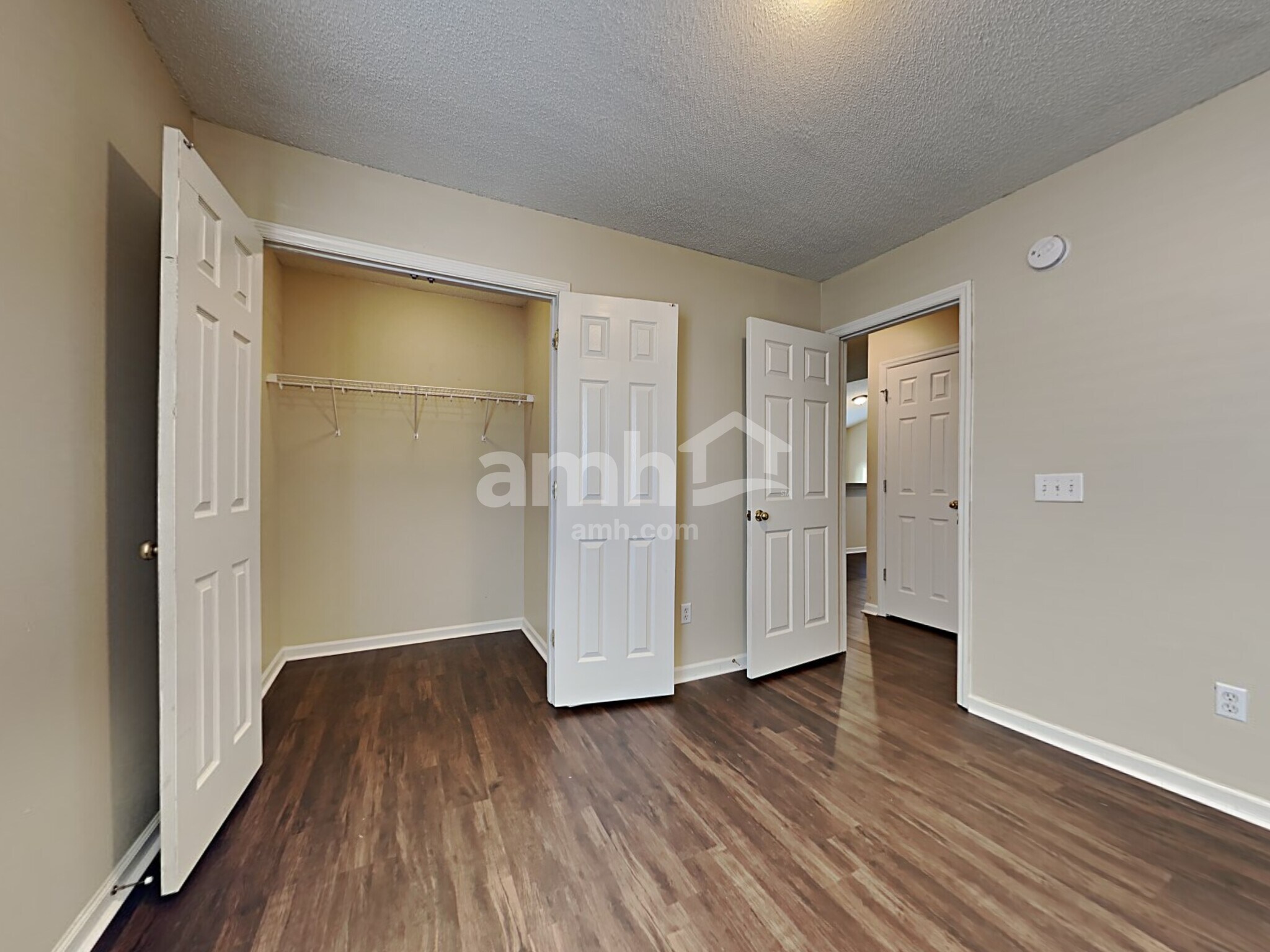 Building Photo - 537 Beverly Dr