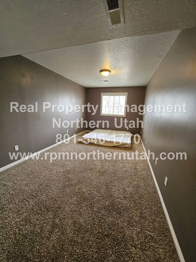 Building Photo - 1 Bedroom 1 Bath Basement Unit in North Sa...