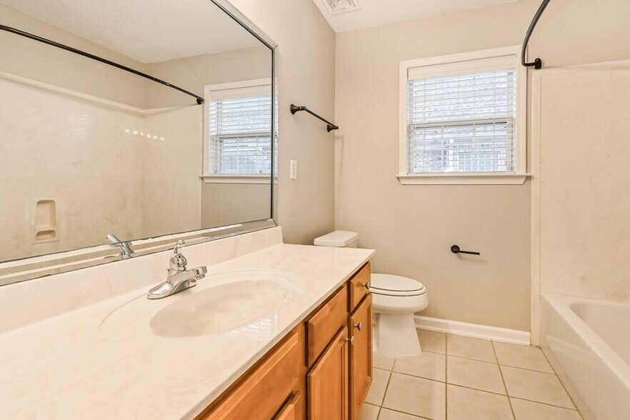 Building Photo - 4199 Sidlehill Dr