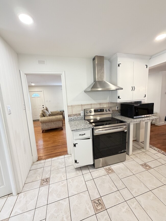 Building Photo - 2648 Melbourne Dr