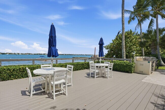 Building Photo - 5600 N Flagler Dr