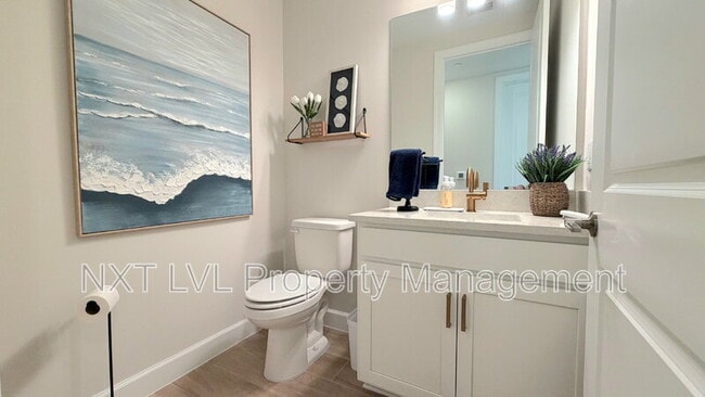 Building Photo - 15319 Lucerna St