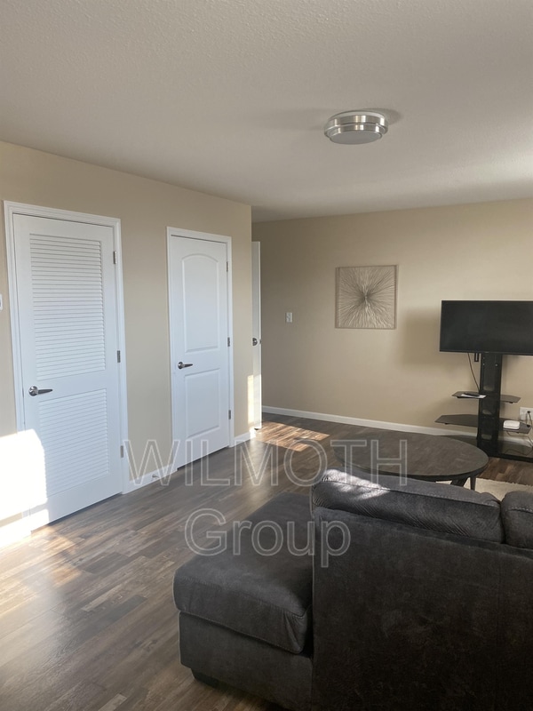 Building Photo - 1125 S Walnut St