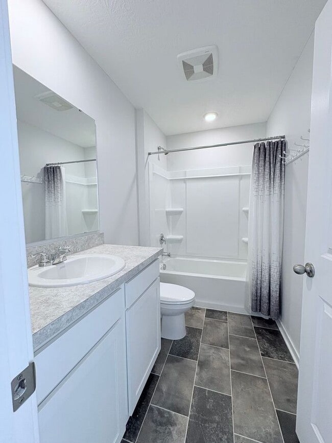 Building Photo - Charming 4 beds 2.5 baths in Newark!